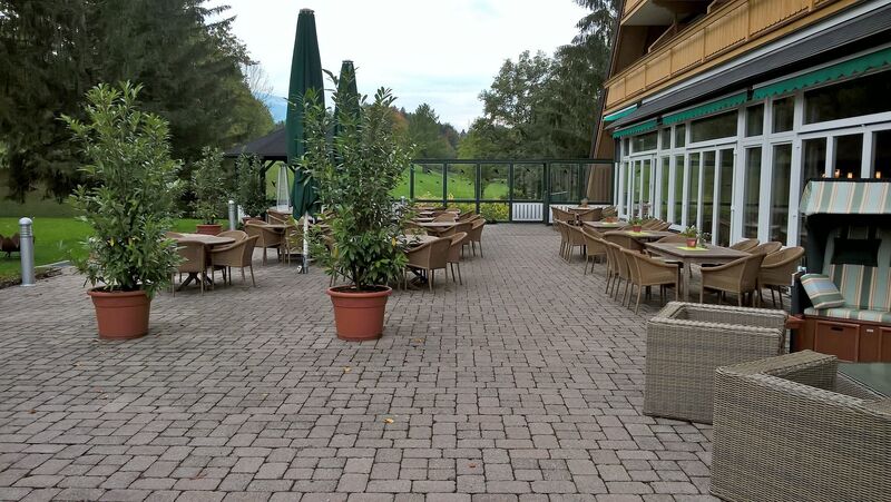 Die wunderschöne Terasse lädt dich ein zum Verweilen