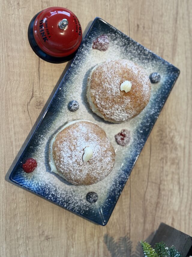 Bombolone alla crema Pasticcera