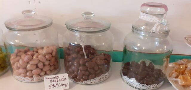 AMANDES, OLIVES, NOISETTES CHOCOLATEES ARTISANALES