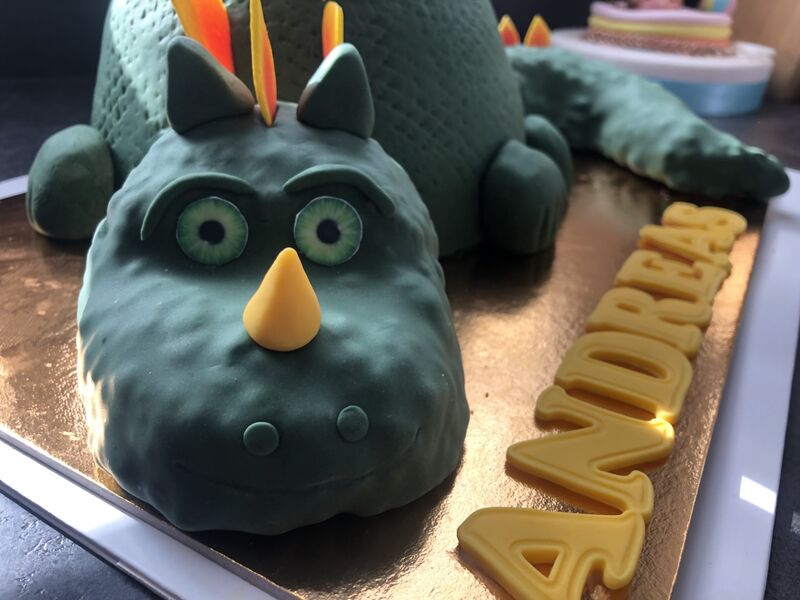 Dinosaure avec un gâteau chocolat, un curry passion et une ganache chocolat au lait !