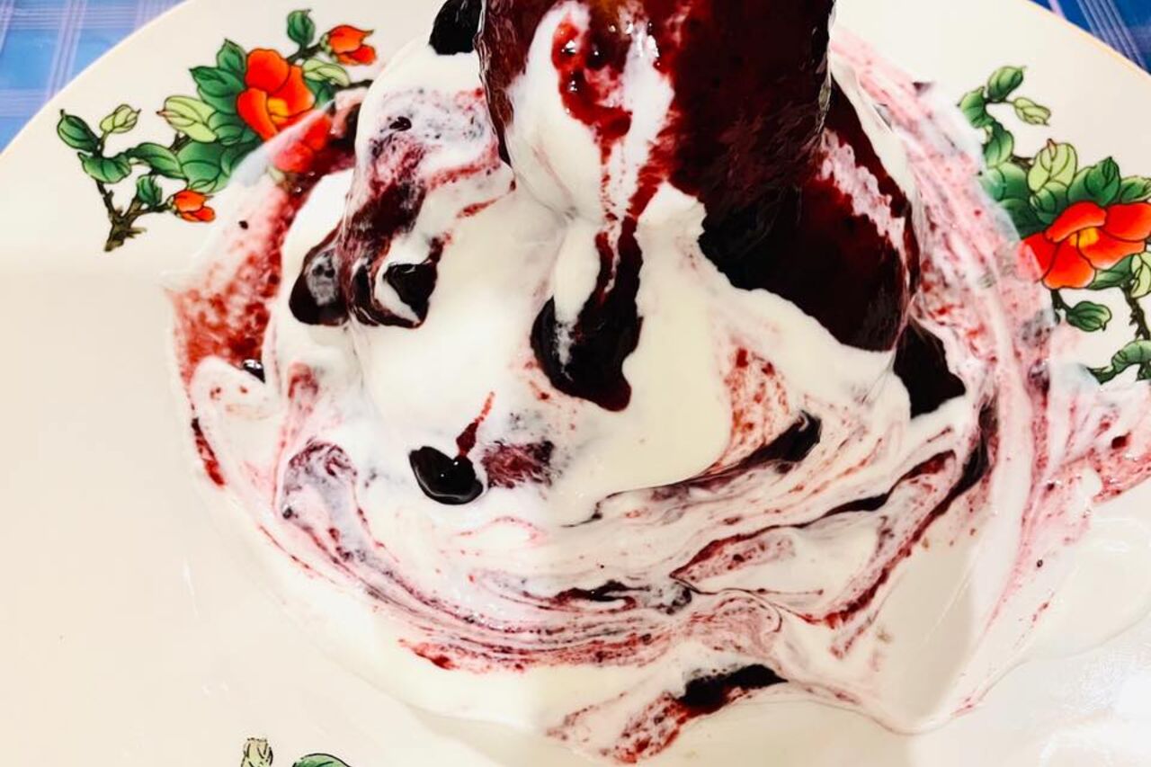 Livram cu drag prajituri pentru