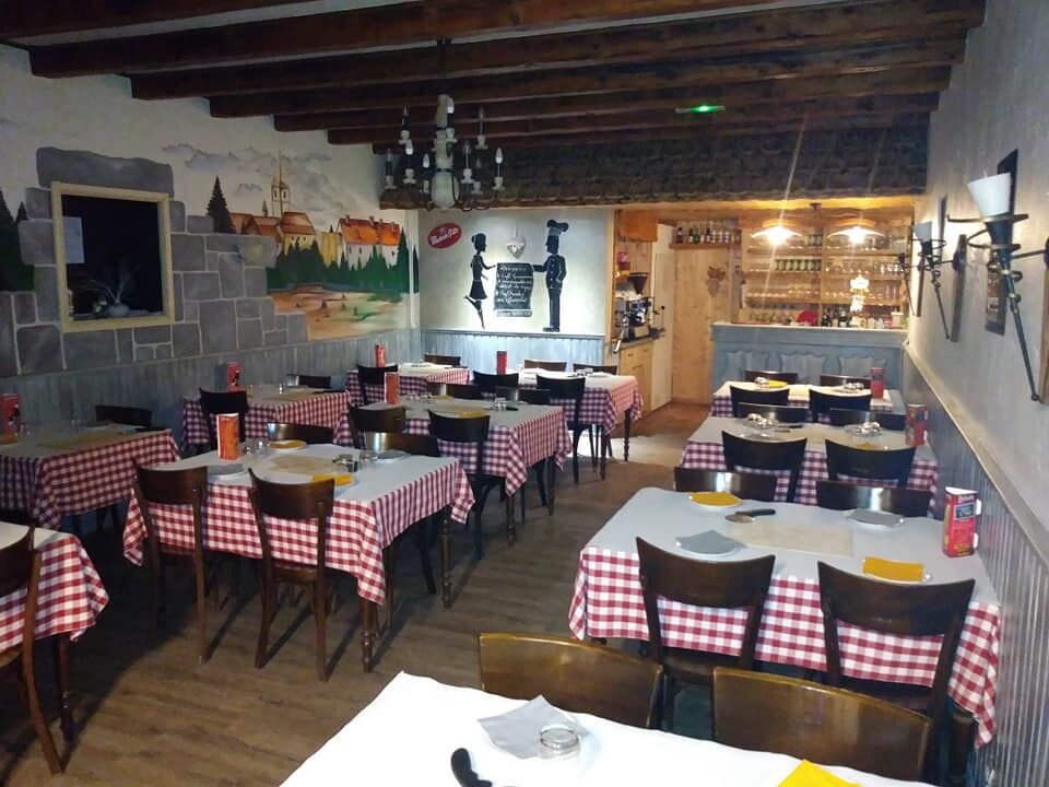 grande salle jusqu'a 40 personnes
privatisable pour vos anniversaire repas famille etc
tarif nous contacté