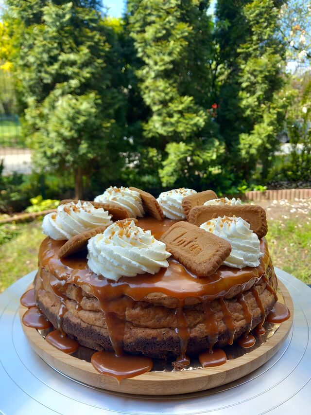 Sernik ciasteczkowy Lotus