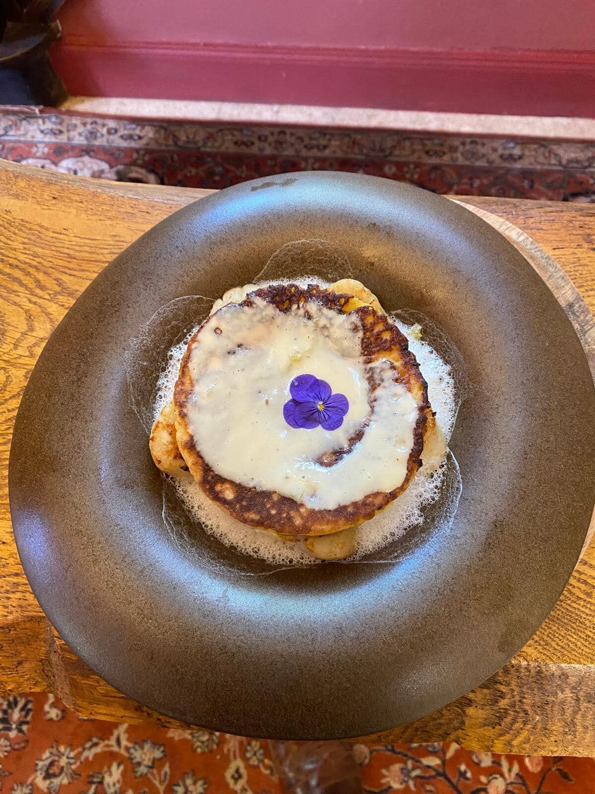 Saint Jacques, crêpe Parmentiere , fondue de poireaux, sauce champagne