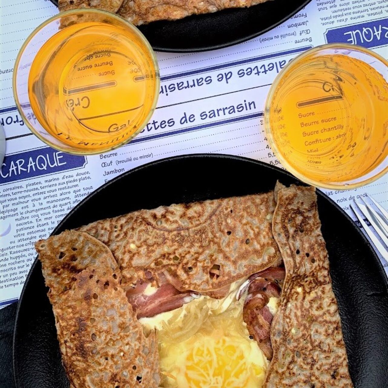 Une Évasion Gourmande: Galettes, Cidre & Convivialité