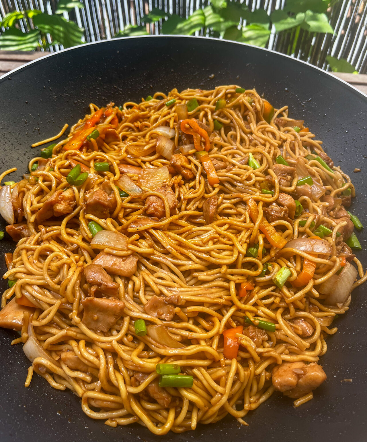 Nouilles sautées au poulet 