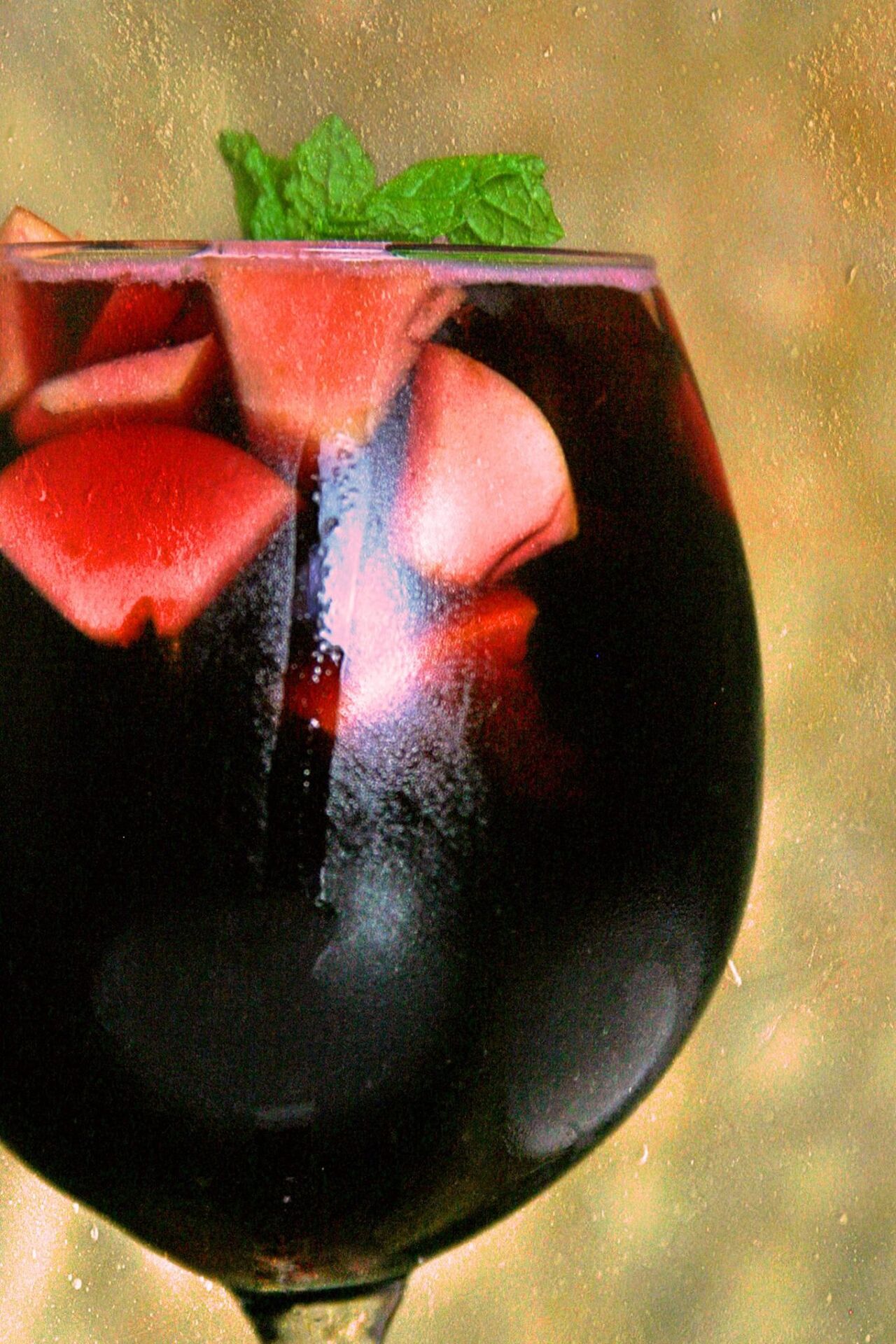 Sangria tinta, branca e frutos vermelhos