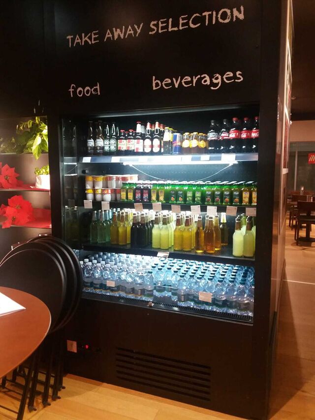 Assortimento di bibite, birre e succhi di frutta per tutti i gusti!