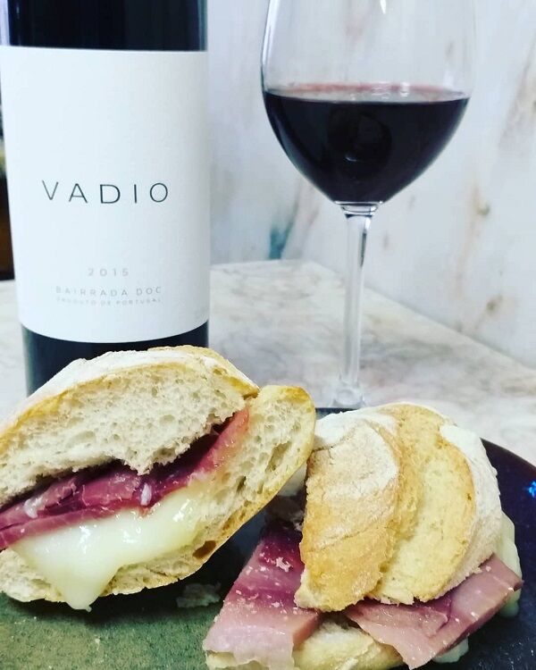 A bela Sandocha e um Tinto a acompanhar!