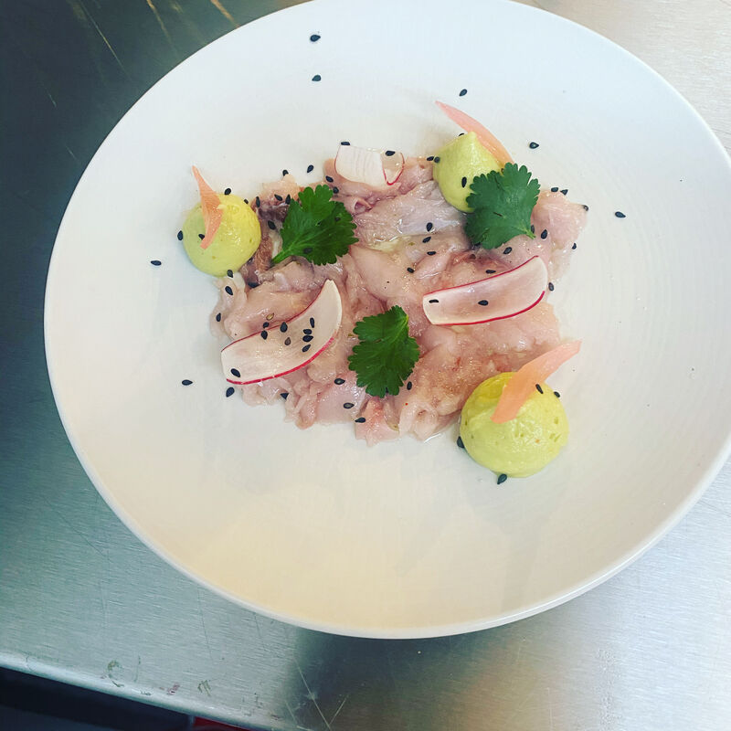 le ceviche de maquereaux marié au combawa vanille