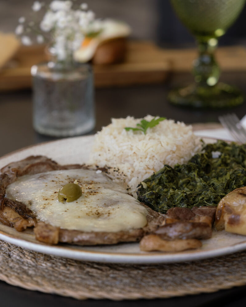 Bife à Comendador com queijo da Serra