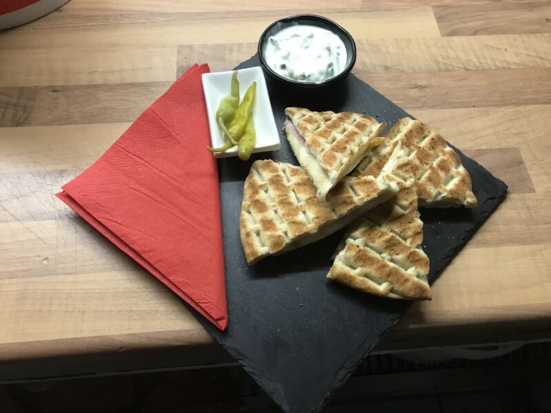 Pitatoast mit Tsatsiki