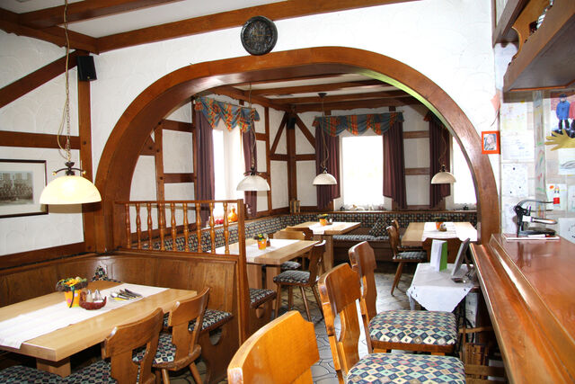 RESTAURANT INNEN -4
