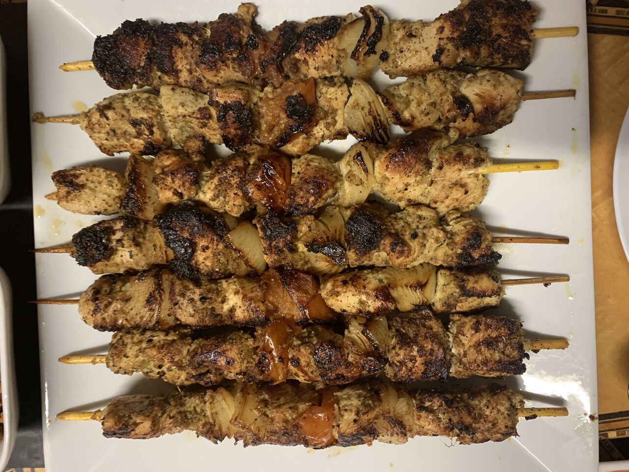 Assiette brochettes de poulet 12€
Plus frites salade oignons tomates