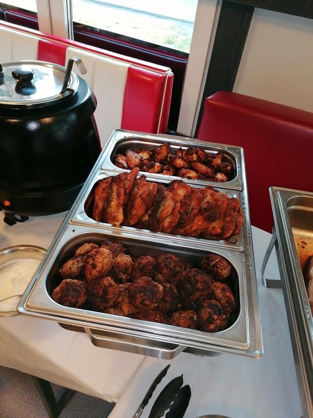 Party Bouletten Party Schnitzel und Chicken Wings