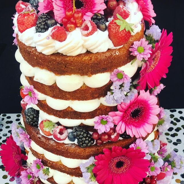 Naked cake vanille/ fruits rouge
Gâteau de mariage ?
