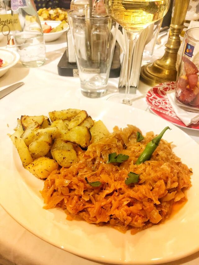 Varzã cãlitã de se topește în gură, cartofi la cuptor cu rozmarin, ardei iute