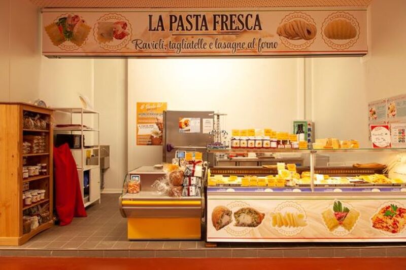 L' étal de Pâtes fraîches sur le marché couvert de Bar le Duc