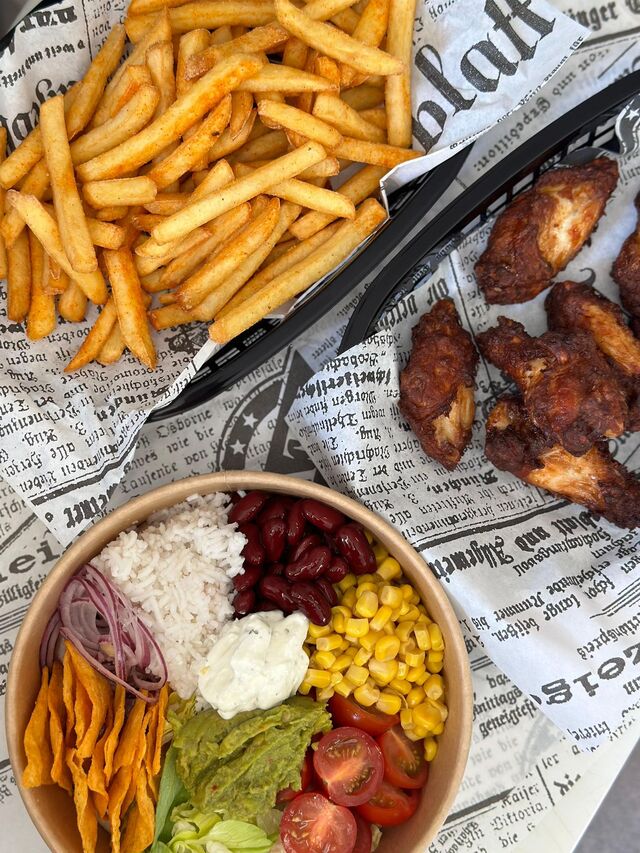 Homemade Nacho Bowl, Super Crunchy Fries & BBQ Wings