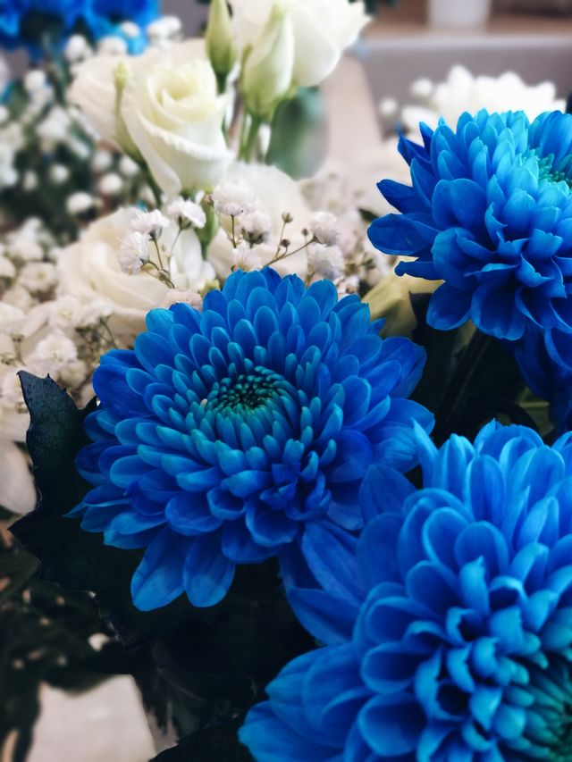 Świeże kwiaty to ważny element w wystroju sali. Kwiaty dobieramy w zależności od płci dziecka lub gustu klienta. :)