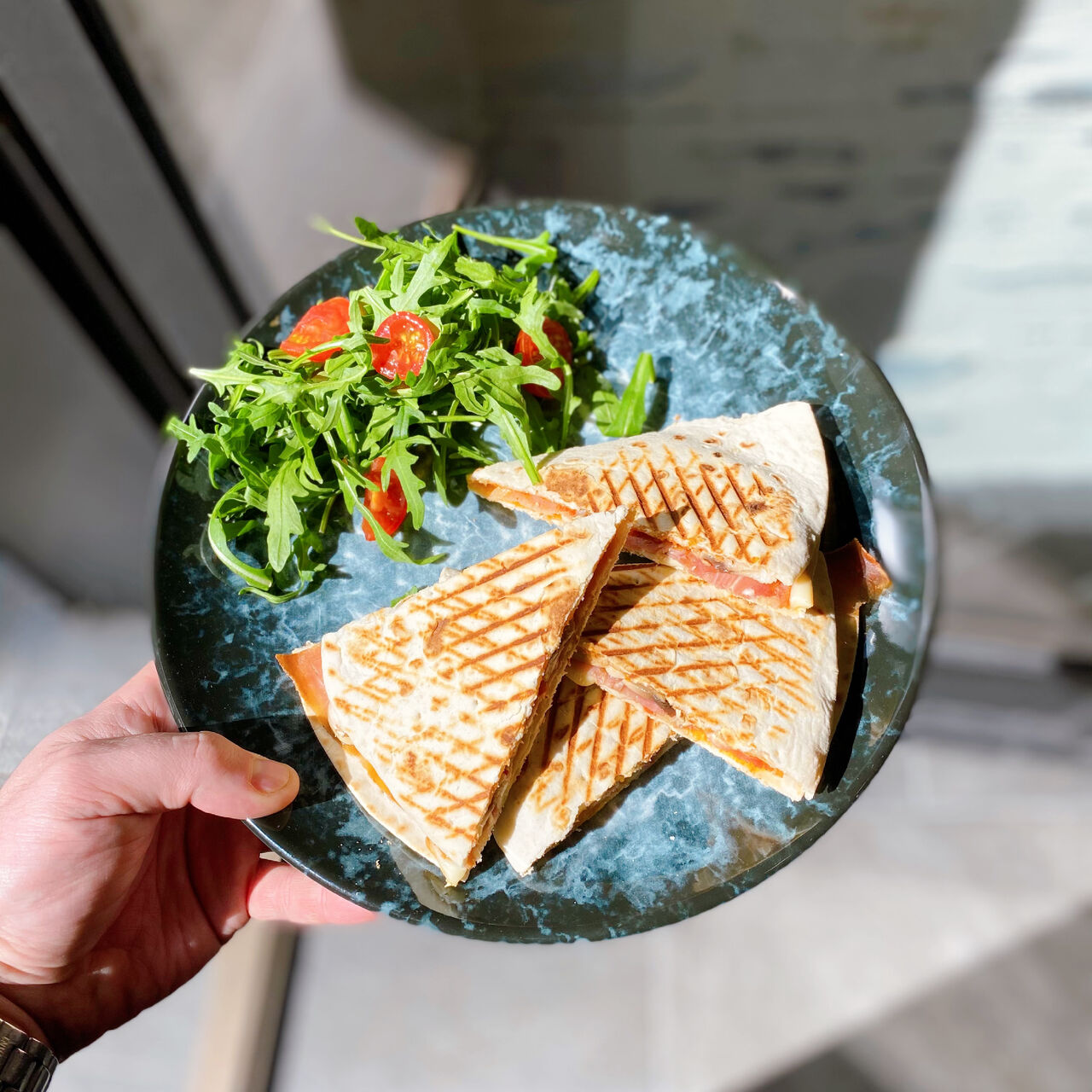 Piadina - cette spécialité d'Emilie Romagne est une pizza pliée en deux et servie chaude