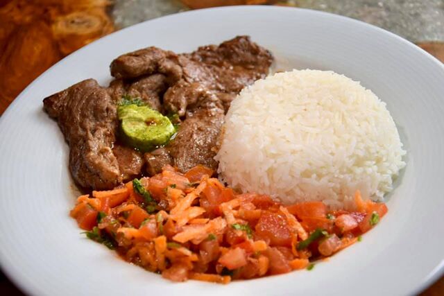 Le Steak Beurre Persillé
Tranche de Basse Côte et Son Beurre Persillé Accompagné de son Riz Nature / Tomates/ Carottes
12,00 €