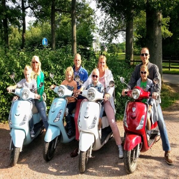 TOEREN MET DE SCOOTER! 