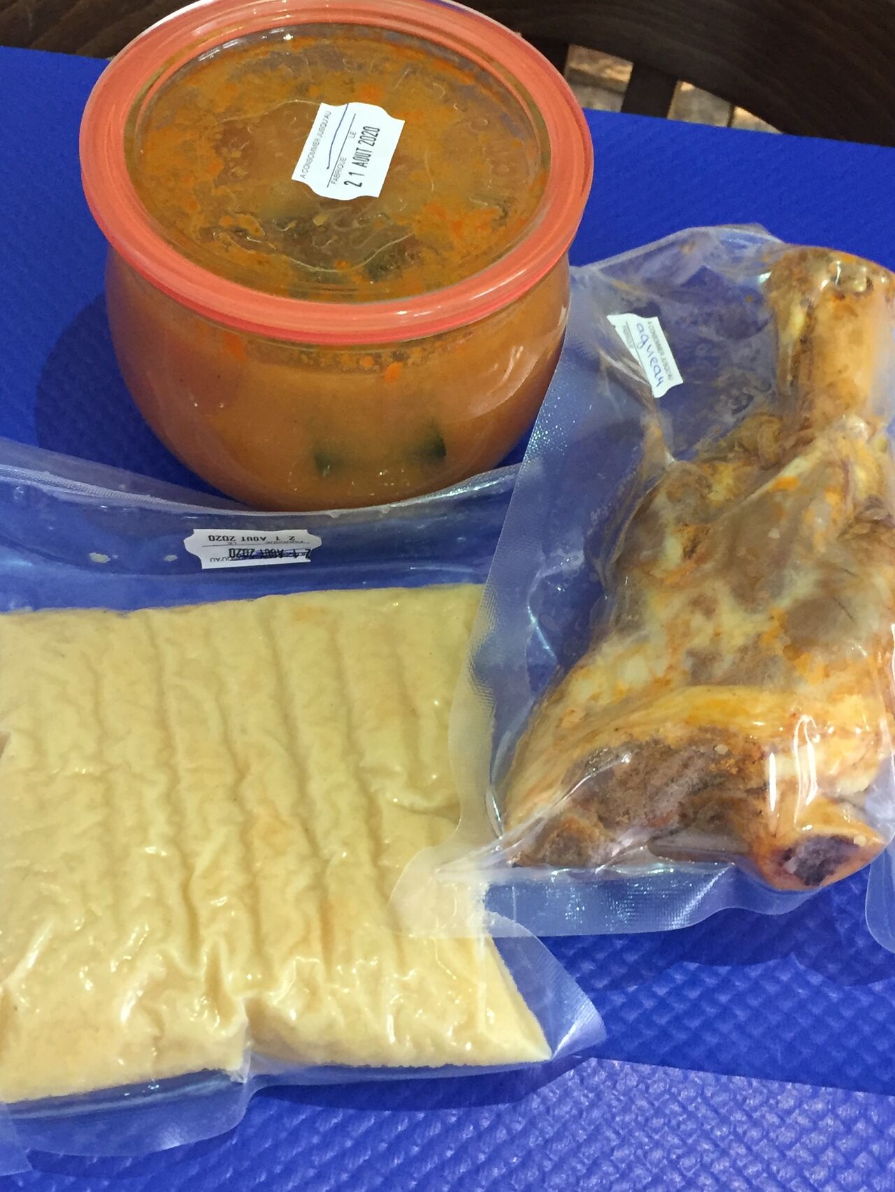 A EMPORTER: couscous agneau semoule emballés sous vide
conservation 3 semaines de la date de fabrication