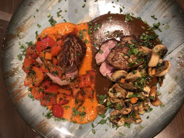 Kalbsfilet mit zweierlei Soßen 