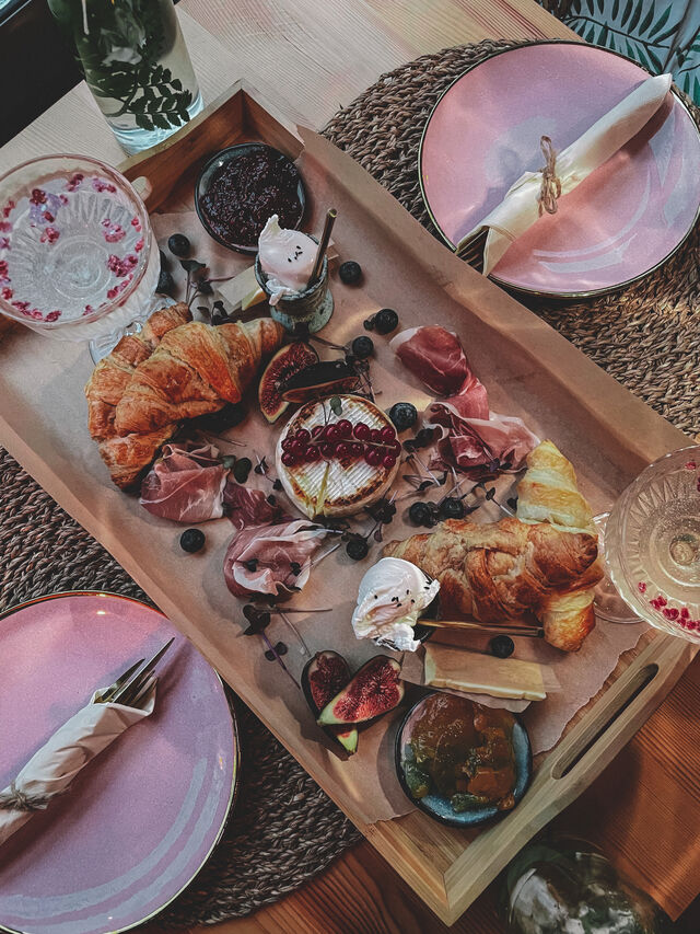 śniadanie dla dwojga - Randa w Paryżu 