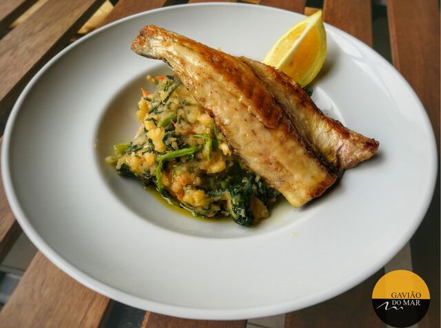 Filete de robalo com esmagada de batata