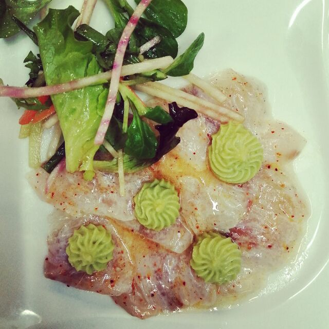 Ceviche de Bar/ Vinaigrette Huile d'Olive Citron/ Mousse d'Avocat