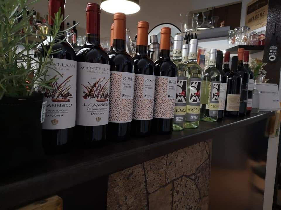 Wine selection
Moma Rosso e Bianco
Primitivo di Salento
Custozza
Lugana
Barbera
Barolo
Bardolino
Chianti
Il Canneto 