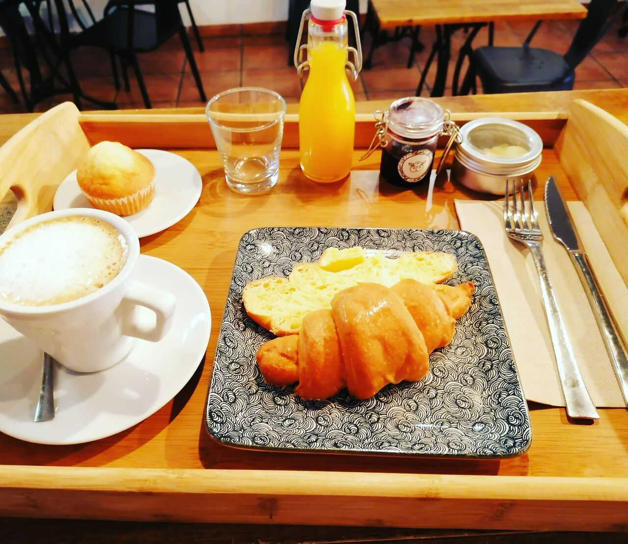 Desayuno de cruasán