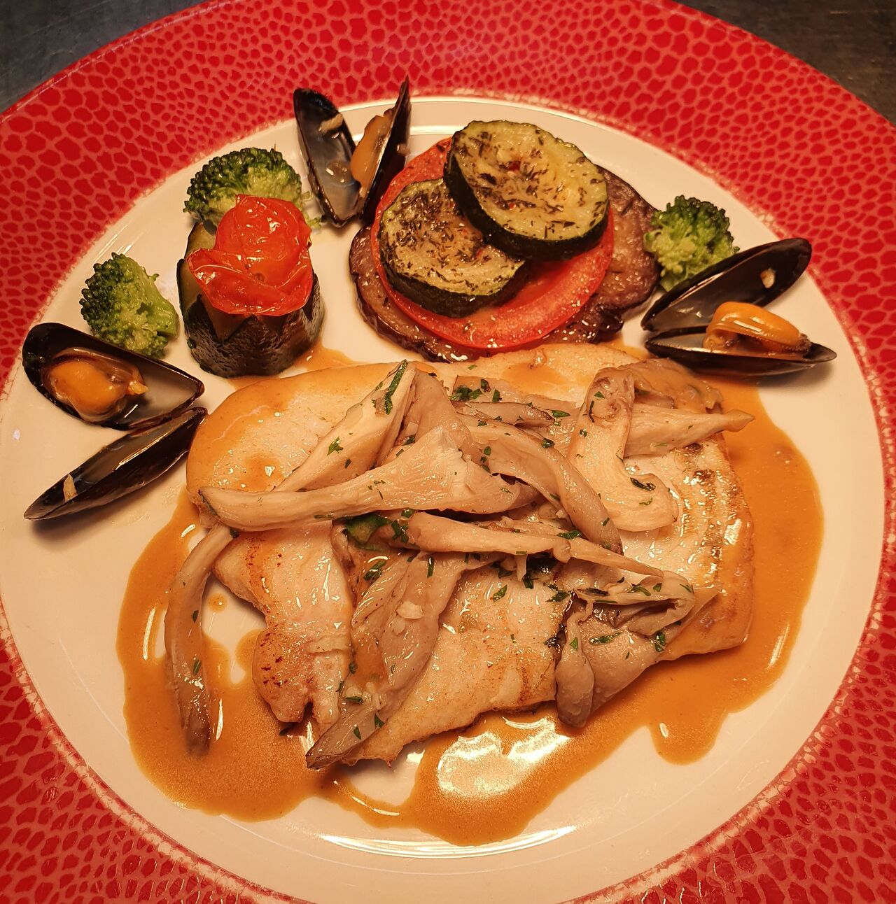 Turbot, belle fricassée de pleurotes de l’Orme Rond et sa persillade