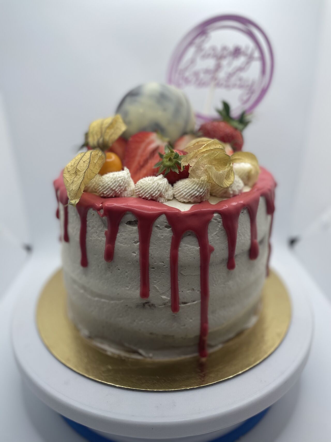 Layer Cake chantilly vanillée et fraises Gariguettes 