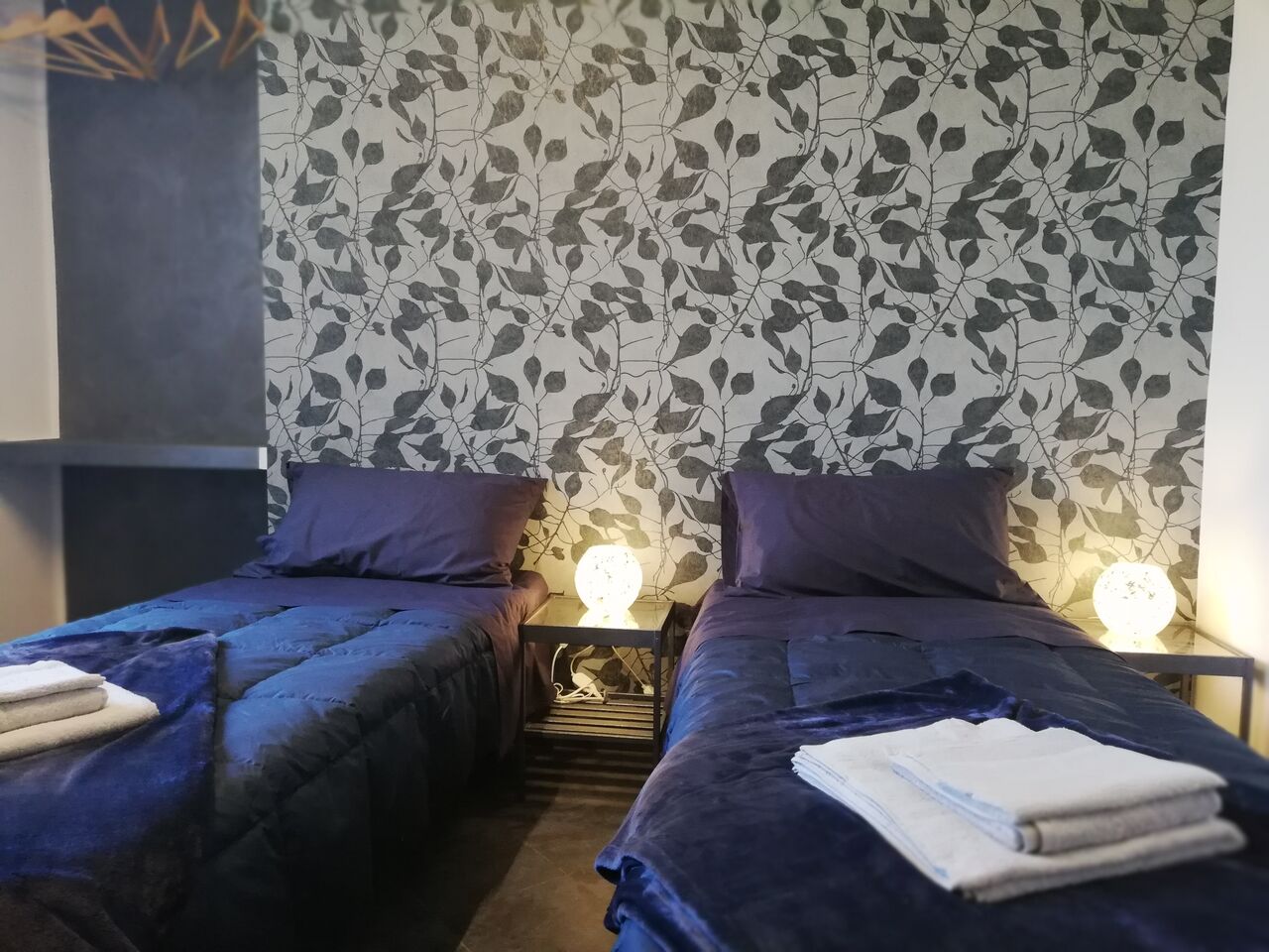 Camera Superga
Singola con bagno privato € 35
Doppia con bagno privato € 45
2.30 € tasse di soggiorno
Colazione inclusa