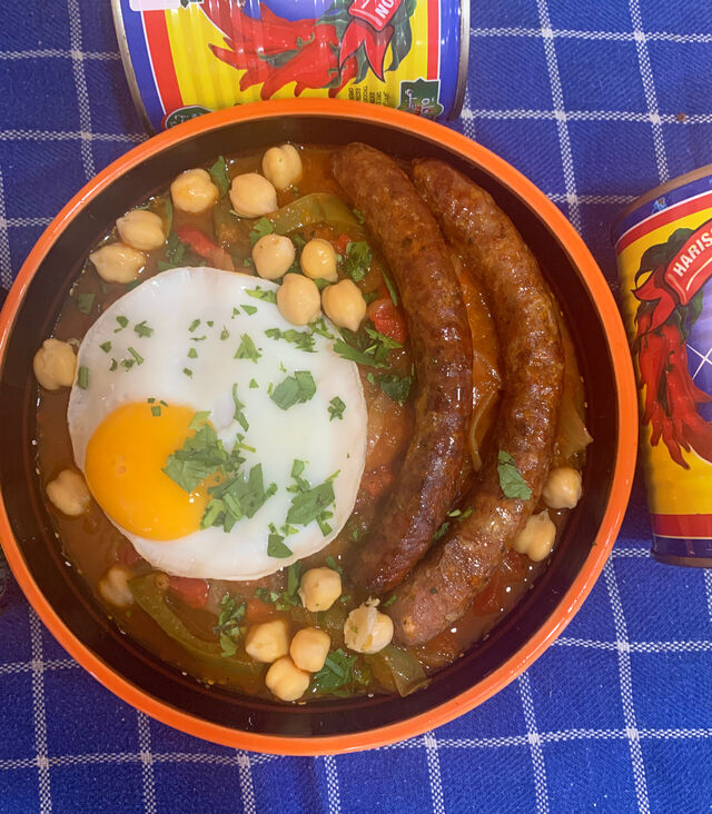 Shakshuka merguez
Cousine de la ratatouille
Poivron tomates oignons pomme de terre ail paprika raz el hanout Merguez 