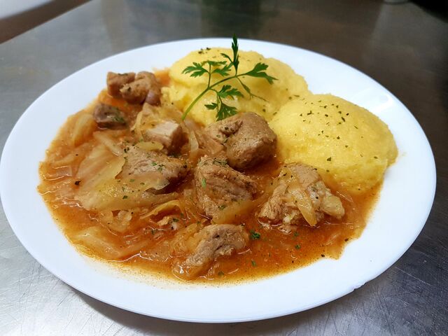 Sekeli gulaš s palentom