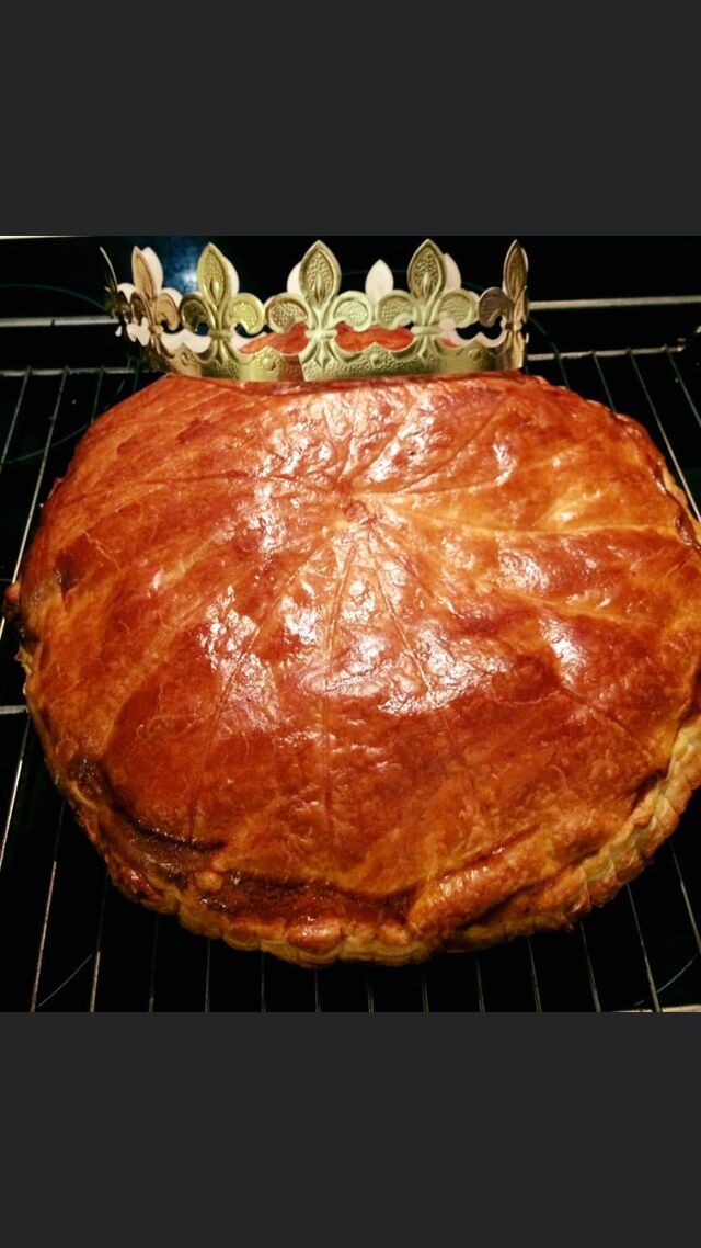 Pour l’epiphanie, vous pouvez consommer sur place une part de Galette des Rois Maison ou même en commander pour 4/6/8 personnes