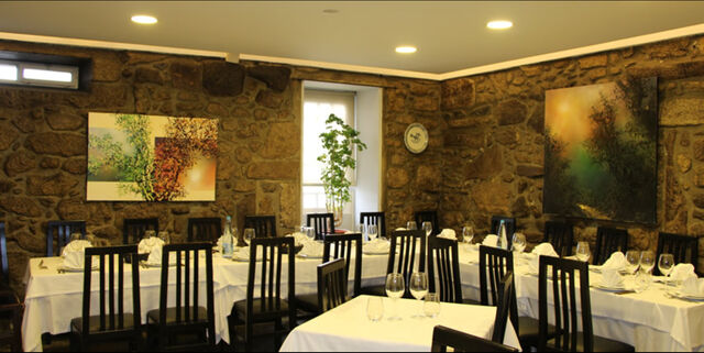 SALA EMPRESA
Indicado para Grupos pequenos, como almoços de Empresa, Almoços e jantares Reunião, Grupo de amigos. 