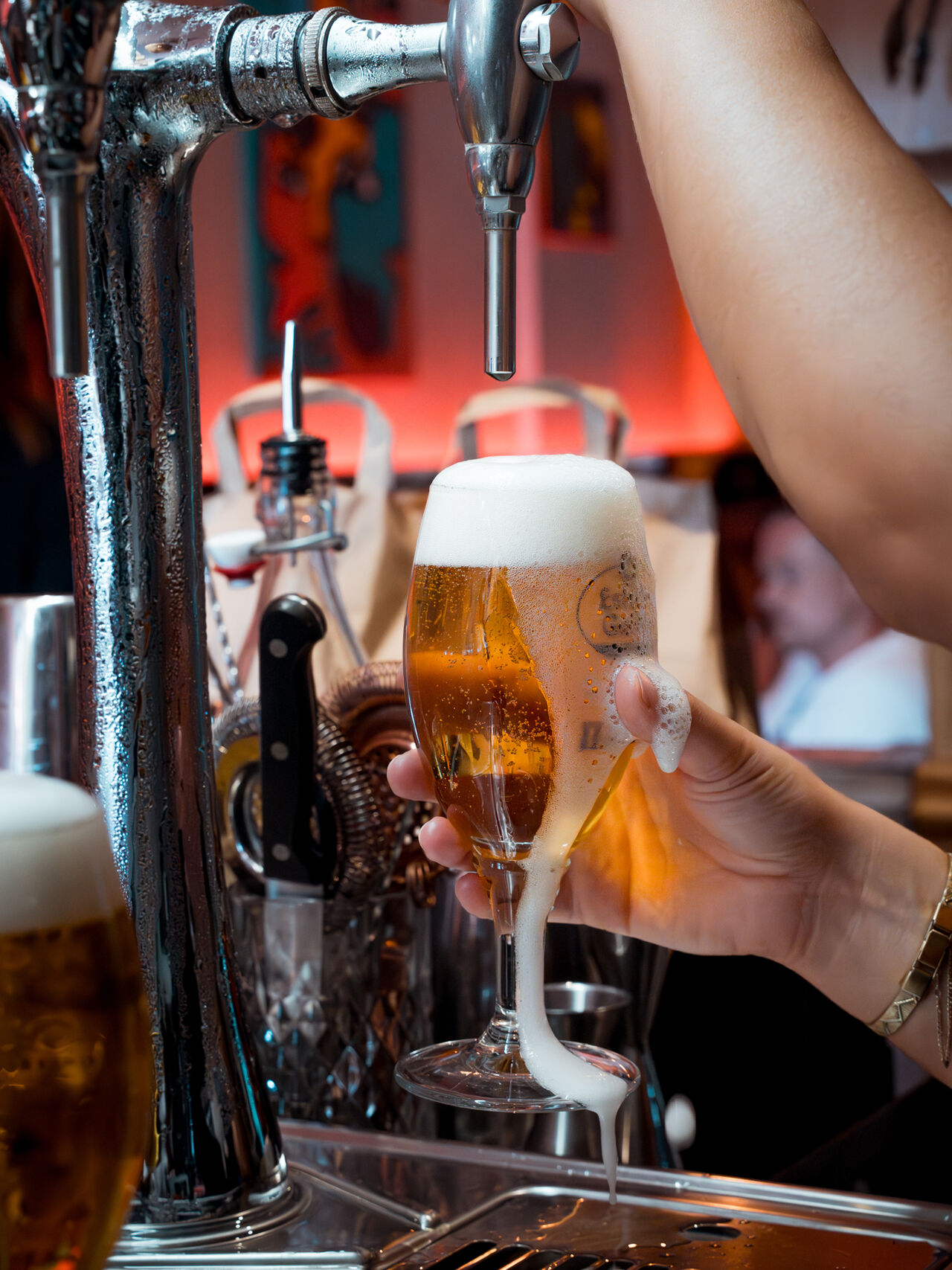 Jalapeños poppers y cerveza bien fría, empieza la tarde