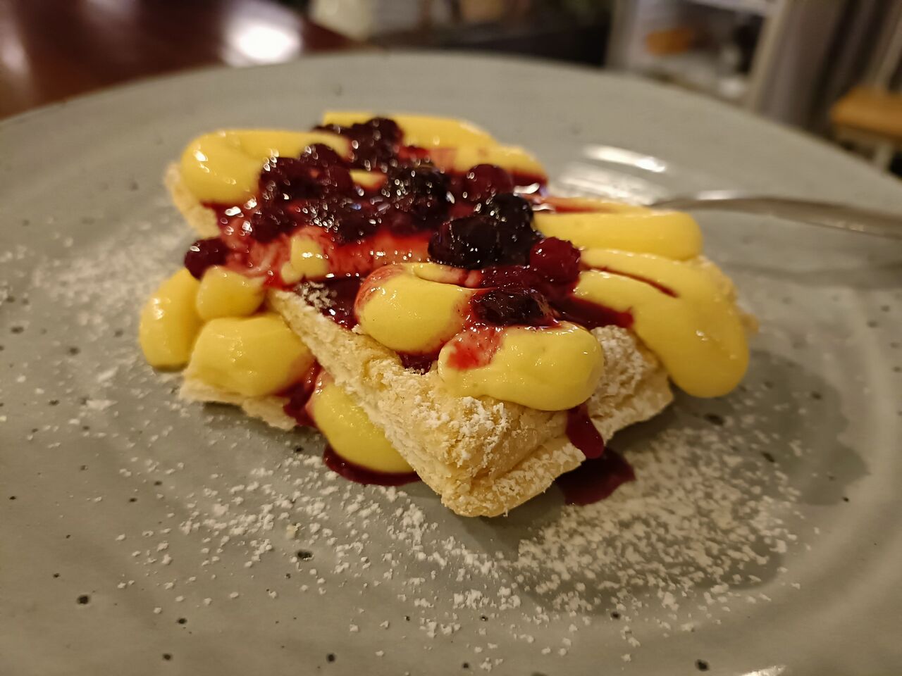 Millefoglie fatta in casa ai frutti di bosco