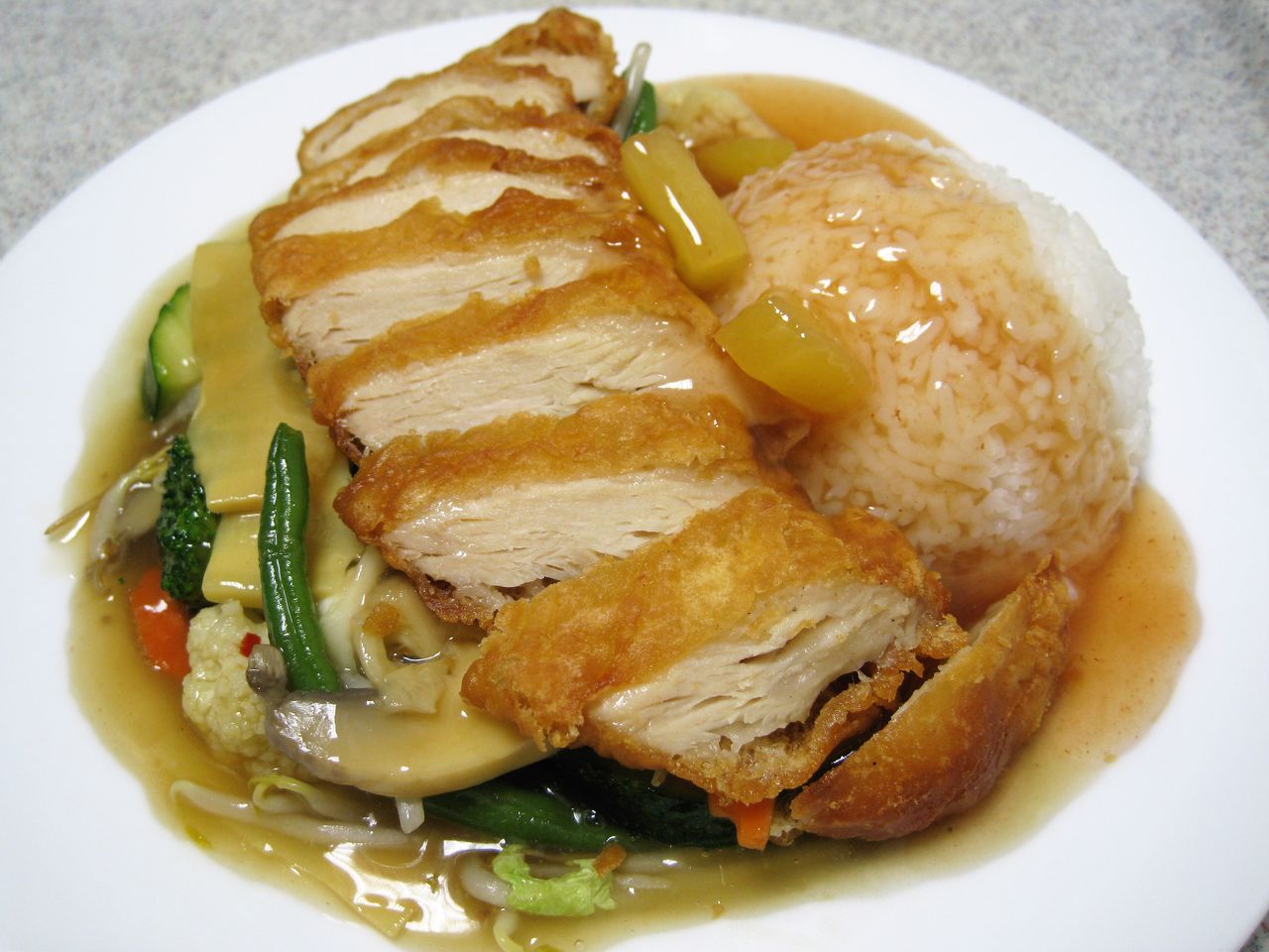 Knusprige Hühnerbrust mit Süß-Sauer-Sauce ( dazu Reis oder Nudeln)