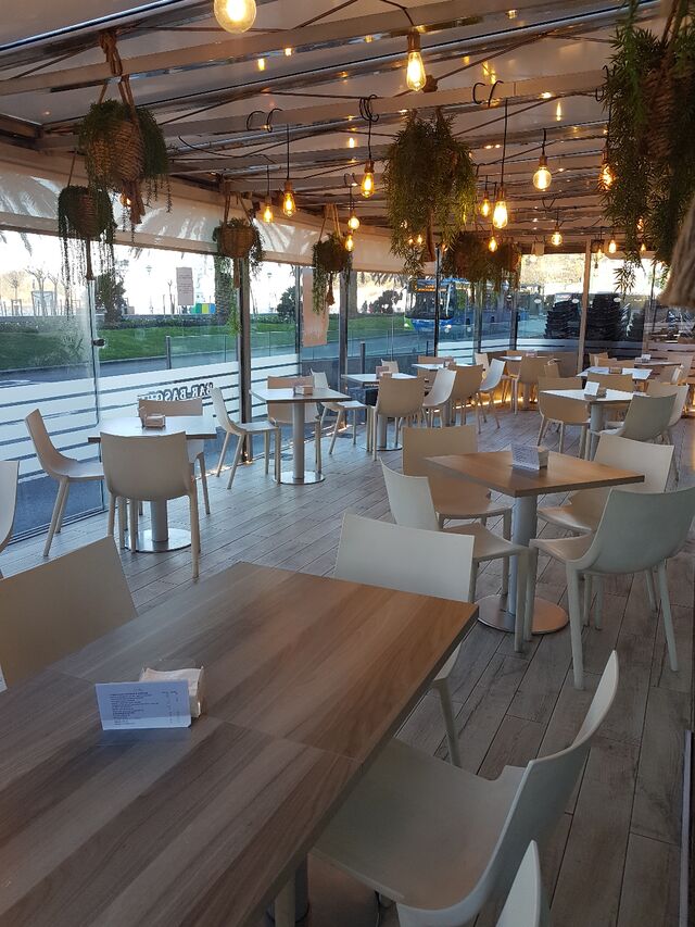 Las vistas que se tienen desde su terraza, hacen que las misma, sea una de las más concurridas de San Sebastián.