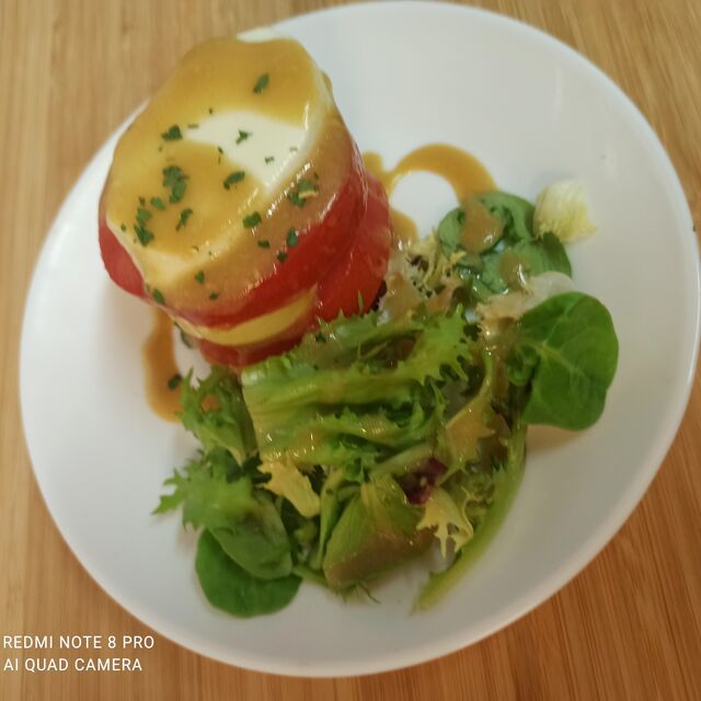 Tomate mozzarella façon mille feuille