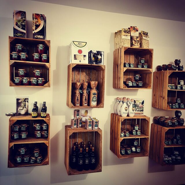 Verkaufsbereich / italienische Spezialitäten aus Ligurien