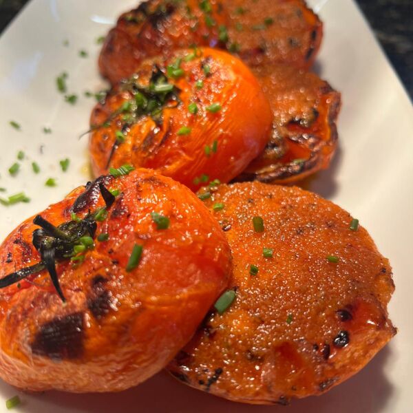 Tomates a la brasa - opción para veganos y vegetarianos