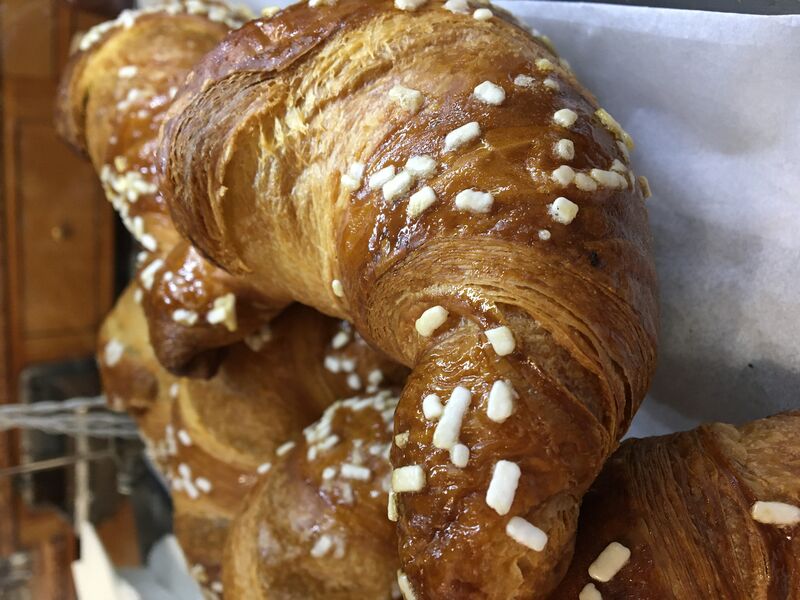 Cornetto alla marmellata di albicocca 