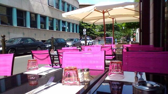 Terrasse côté Rue de la Saussiere